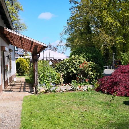 Kuenstler Ferienwohnung 3 Zimmer Kueche Bad Zentrale Lage Wulsbuttel Buitenkant foto