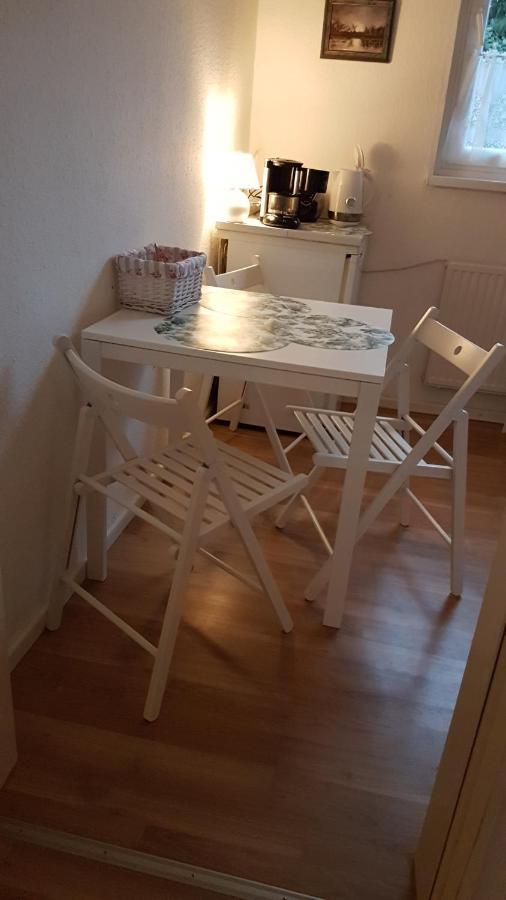 Kuenstler Ferienwohnung 3 Zimmer Kueche Bad Zentrale Lage Wulsbuttel Buitenkant foto