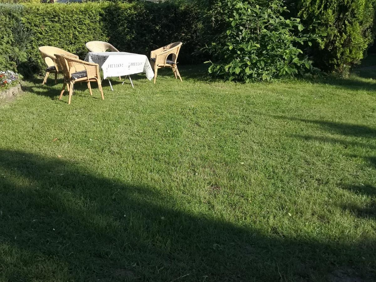 Kuenstler Ferienwohnung 3 Zimmer Kueche Bad Zentrale Lage Wulsbuttel Buitenkant foto