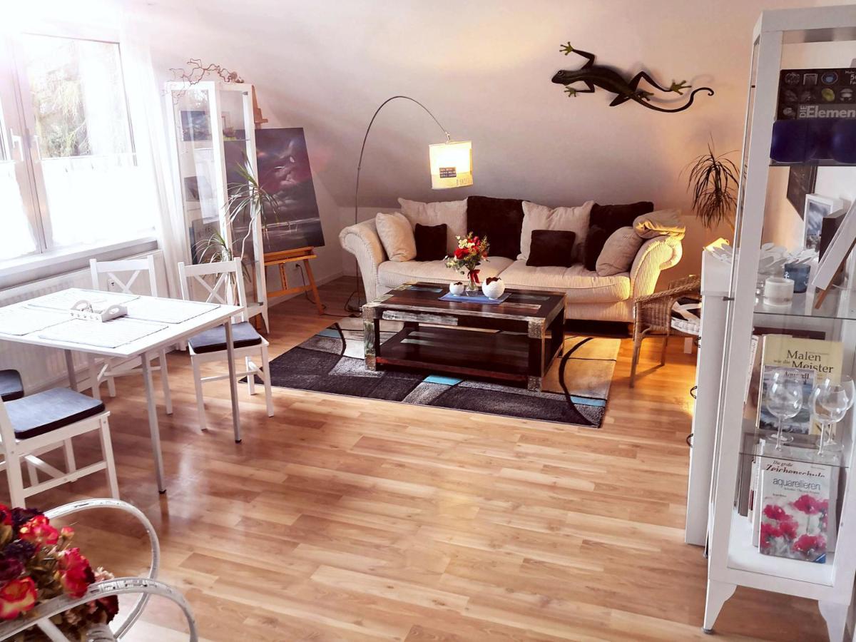 Kuenstler Ferienwohnung 3 Zimmer Kueche Bad Zentrale Lage Wulsbuttel Buitenkant foto