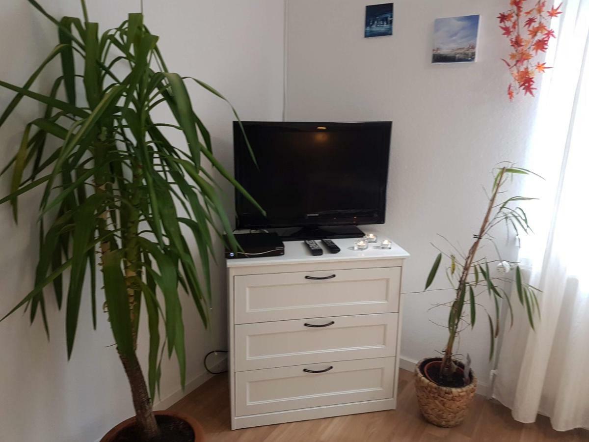 Kuenstler Ferienwohnung 3 Zimmer Kueche Bad Zentrale Lage Wulsbuttel Buitenkant foto